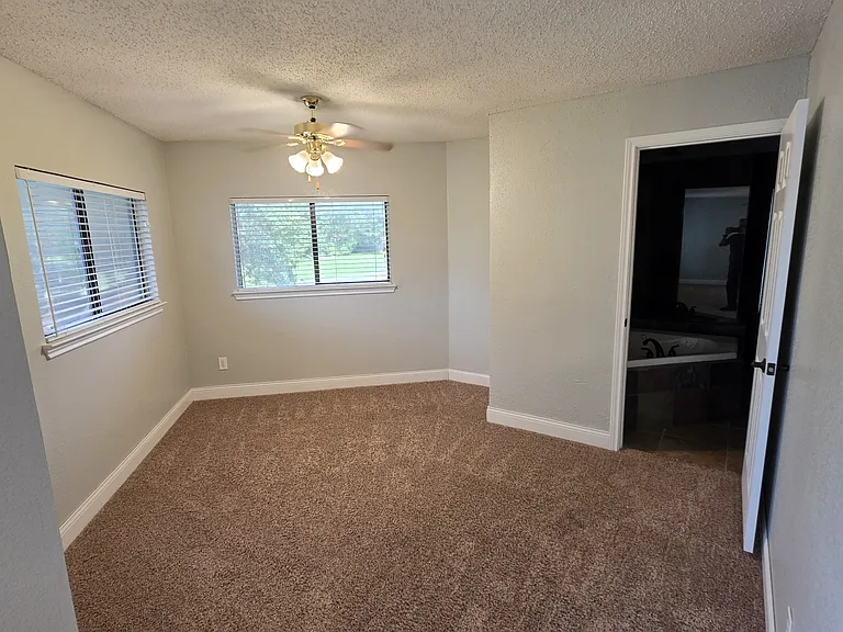 6511 White Oaks Ln — Photo 22