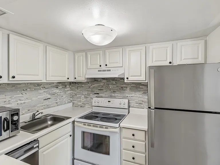 2569 N Alafaya Trl #133 — Photo 14