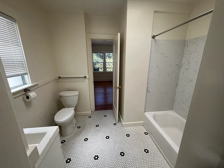 966 Talbot Ave — Photo 9