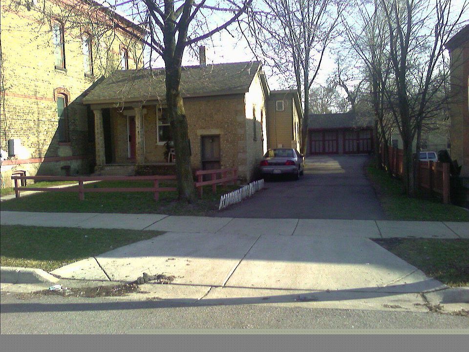 2nd image of 319 Du Page St
