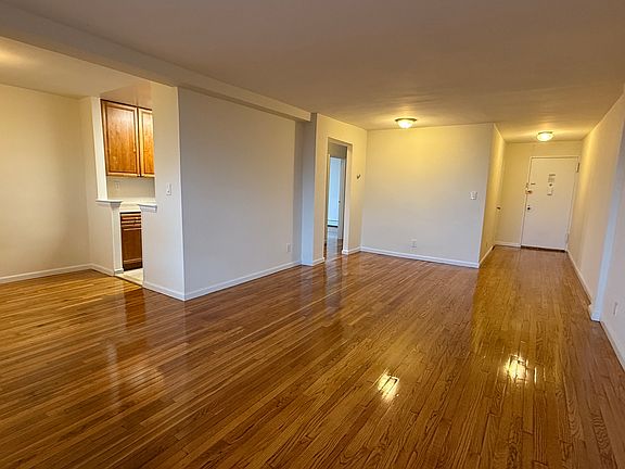 5th image of 23-50 Waters Edge Dr #4M
