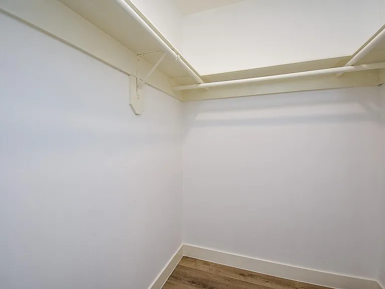 2835 Colony Dr — Photo 18