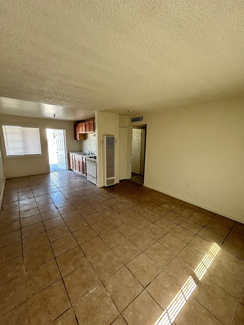 1012 1-14 Rodgers — Photo 3