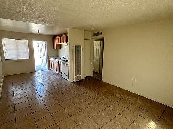 3rd image of 1012 Rodgers Rd #10-1