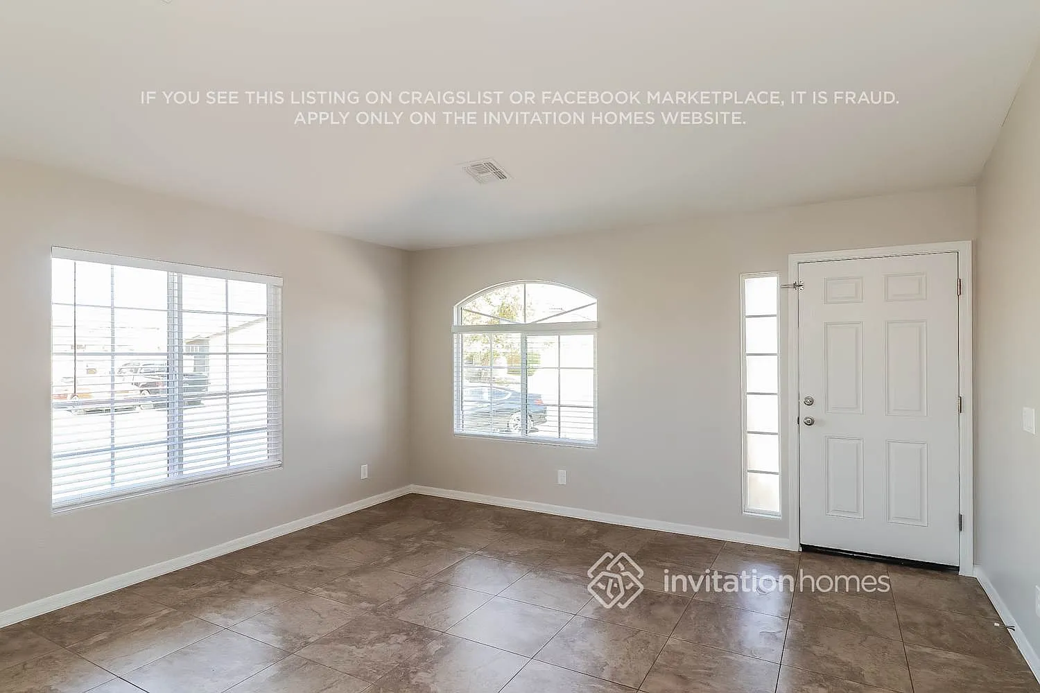 5726 S 27Th Dr Phoenix, AZ 85041 — Photo 2