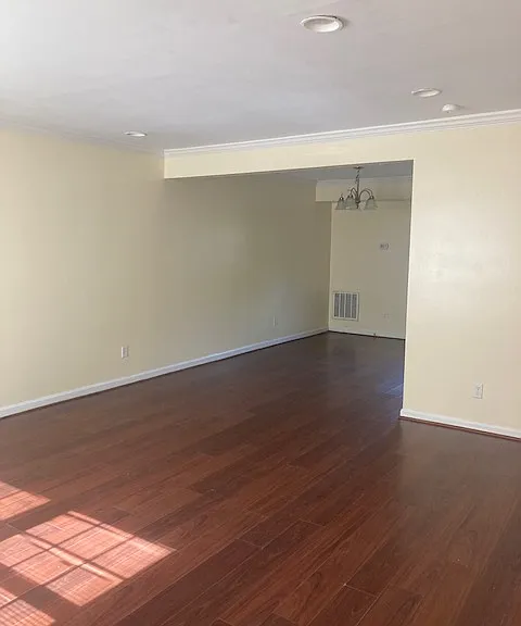 16 Carmine Pl — Photo 2