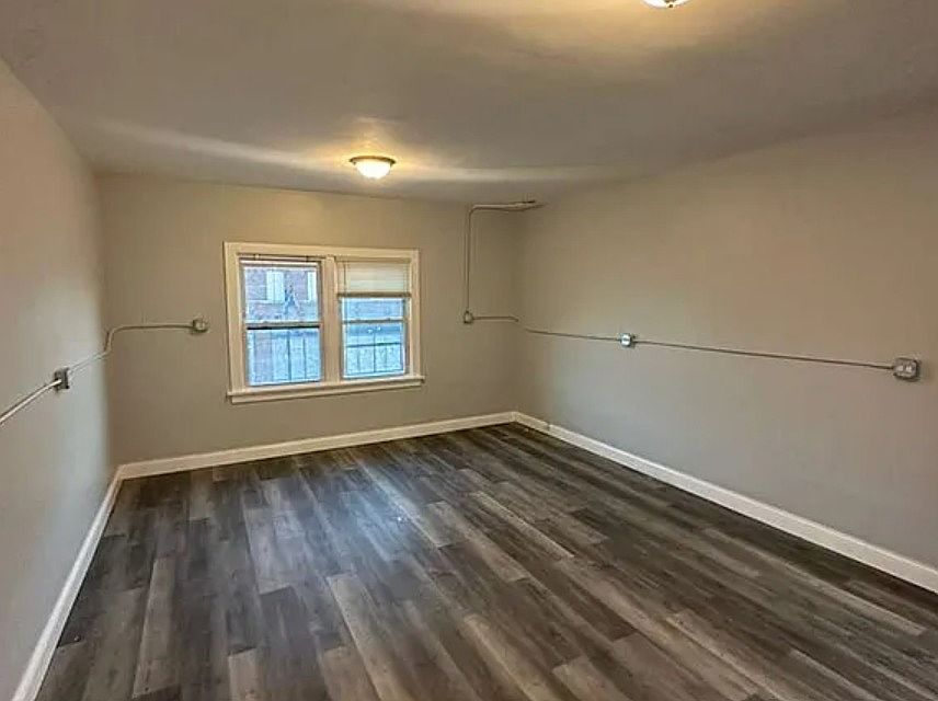 Building Photo 4