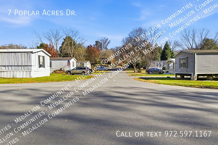 1st image of 7 Poplar Acres Dr