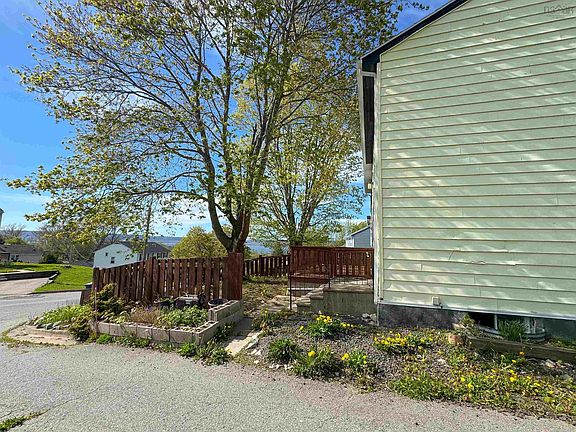 5th image of 24 Hillside Dr