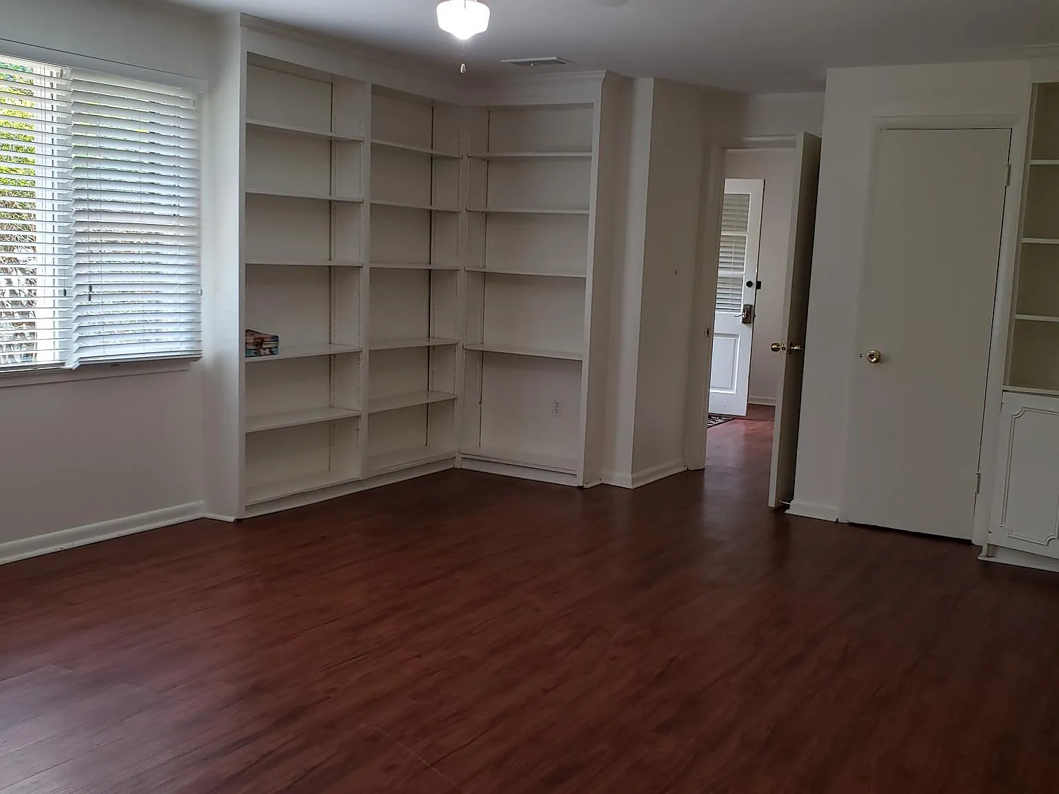 4 bed, 2740 sqft, $4,700 — Photo 4