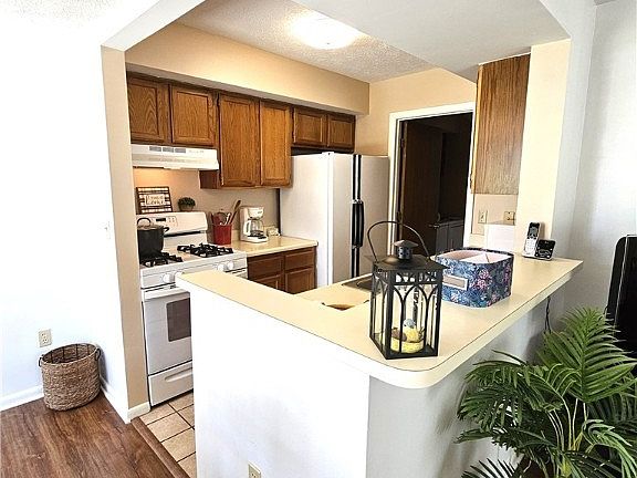 5th image of 7257 Somerset Ct