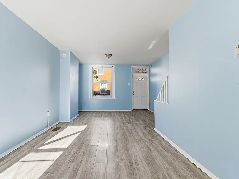 2236 W Firth St — Photo 3