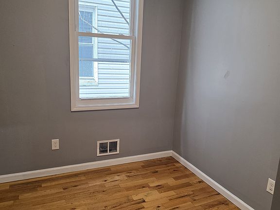 3rd image of 113 Seymour Ave #1