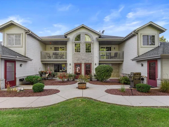 831 Quinlan DRIVE #H, Pewaukee, WI 53072