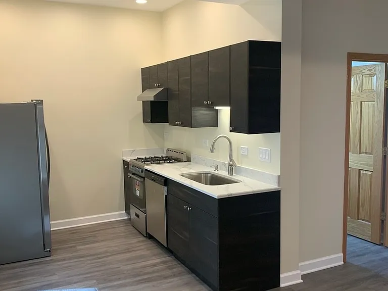 1303 W Flournoy St #2R — Photo 3