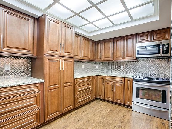 3rd image of 3621 Turtle Creek Blvd APT 8E