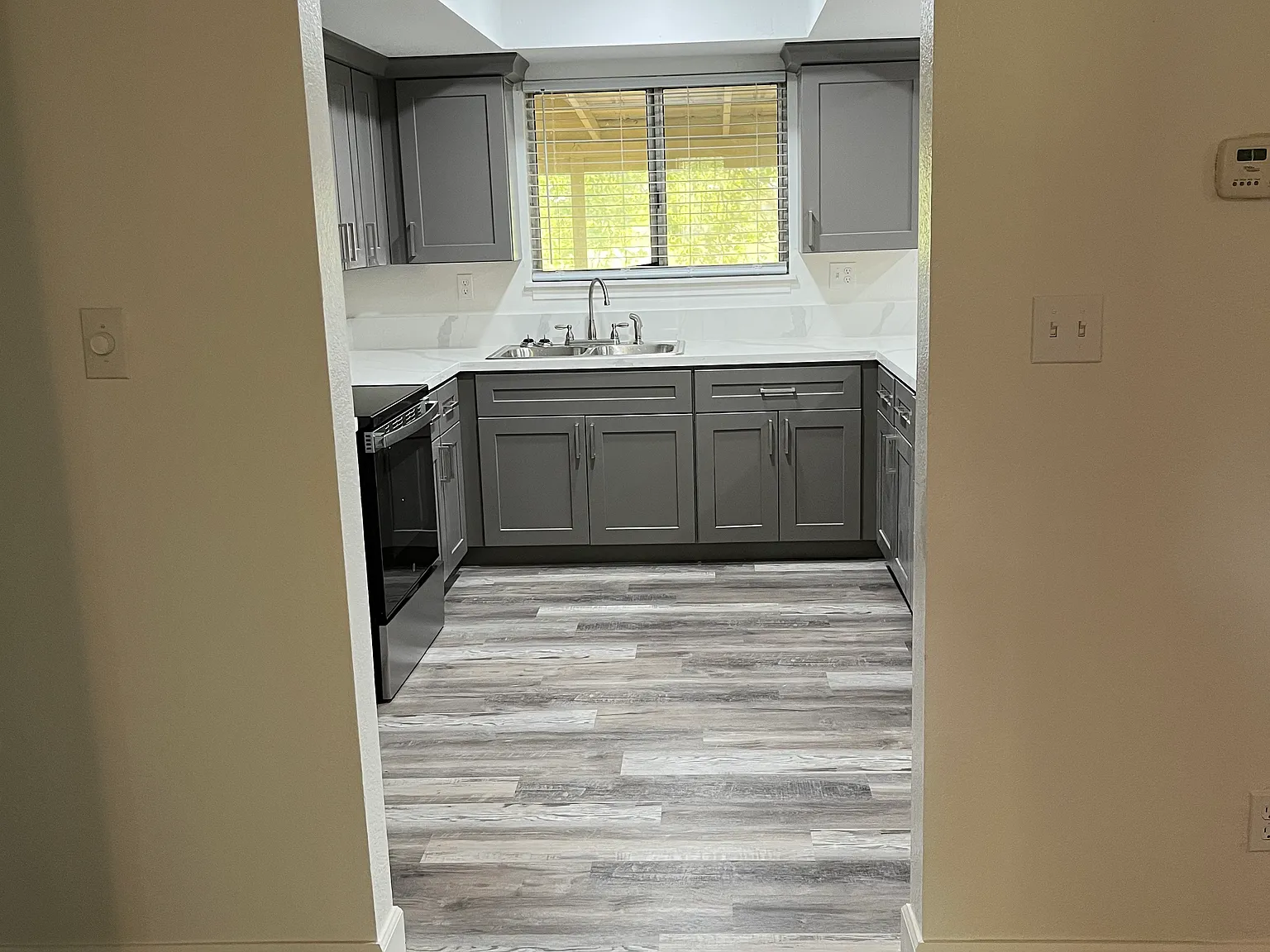 3 bed, 1327 sqft, $2,500 — Photo 3