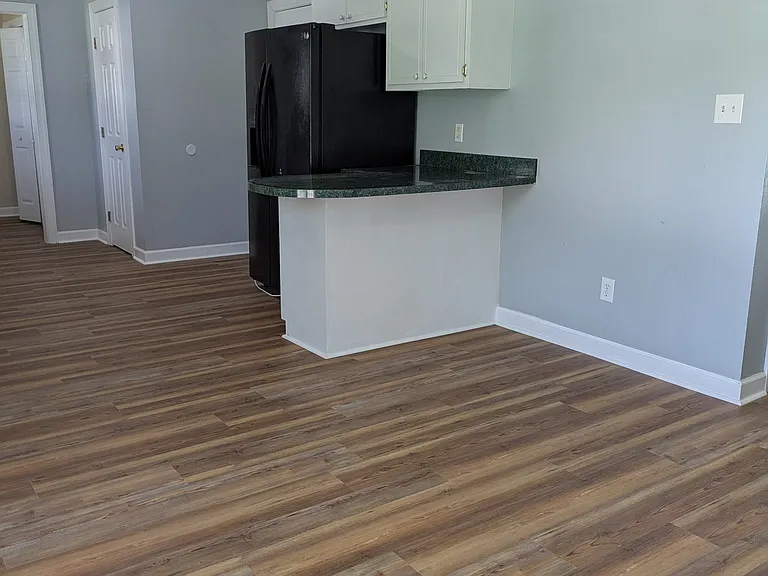 500 Birchwood Dr — Photo 4