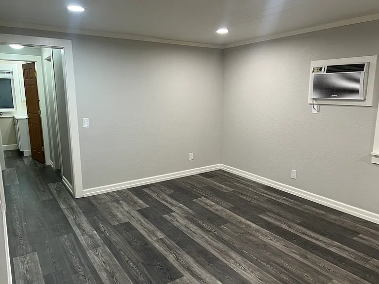 407 Berry St — Photo 8