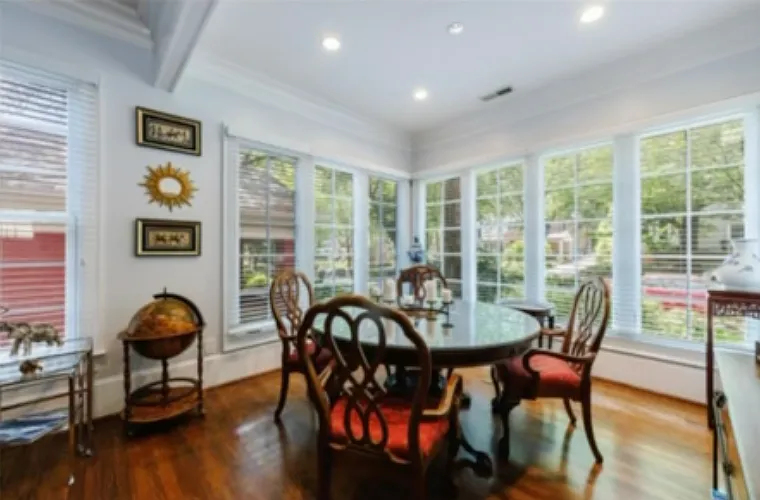 Huge windows, dining room/living room flexible set up - view 2