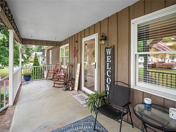 5th image of 1025 Springwood Ln