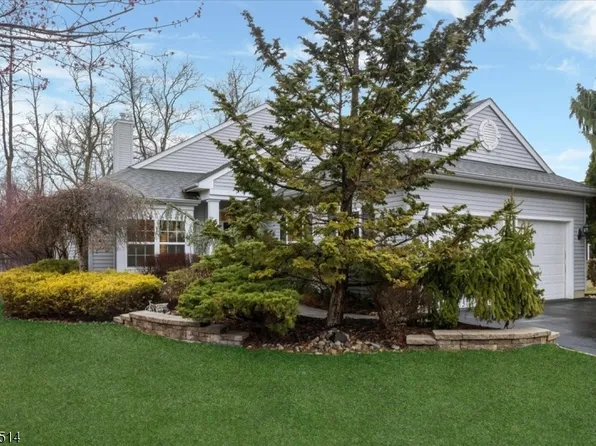 47 Daulton Dr, Franklin Twp., NJ 08873