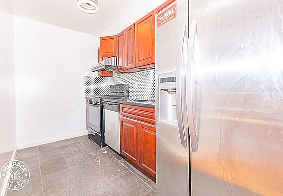 3rd image of 245 Suydam St APT 2B