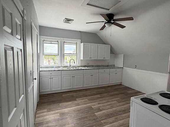 4th image of 50 Franklin Ave Floor 3