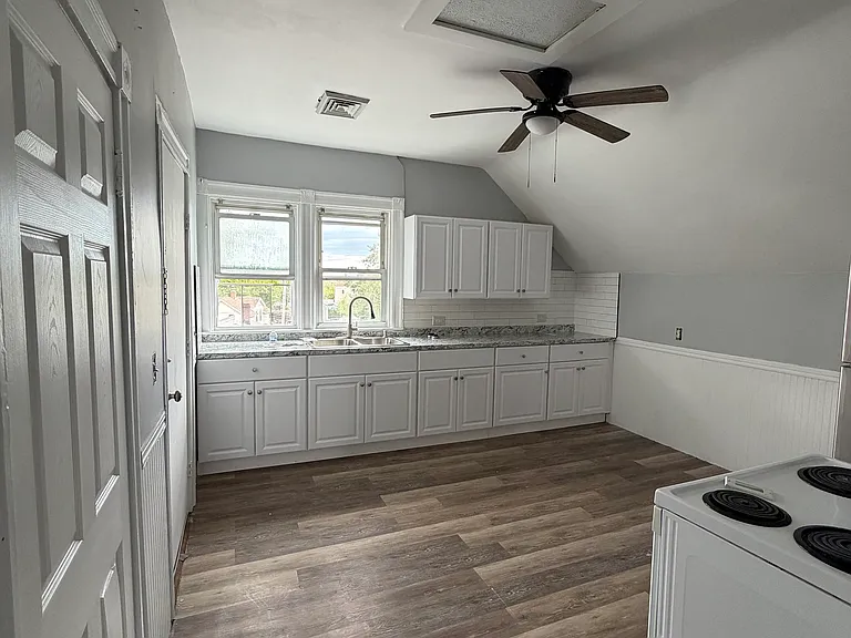 50 Franklin Ave #3 — Photo 4