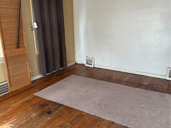 4th image of 21607 Libby Rd