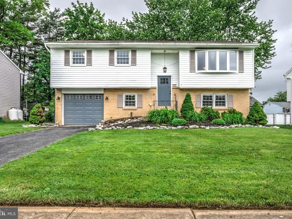 809 N Arch St, Mechanicsburg, PA 17055