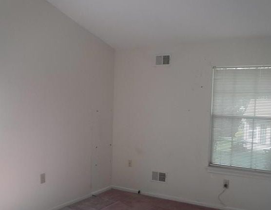 5th image of 1041A Canterbury Dr