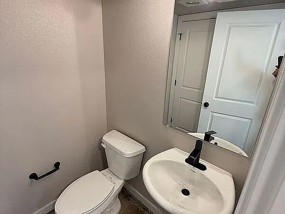 2nd image of 2915 Waverly Dr SE APT 105