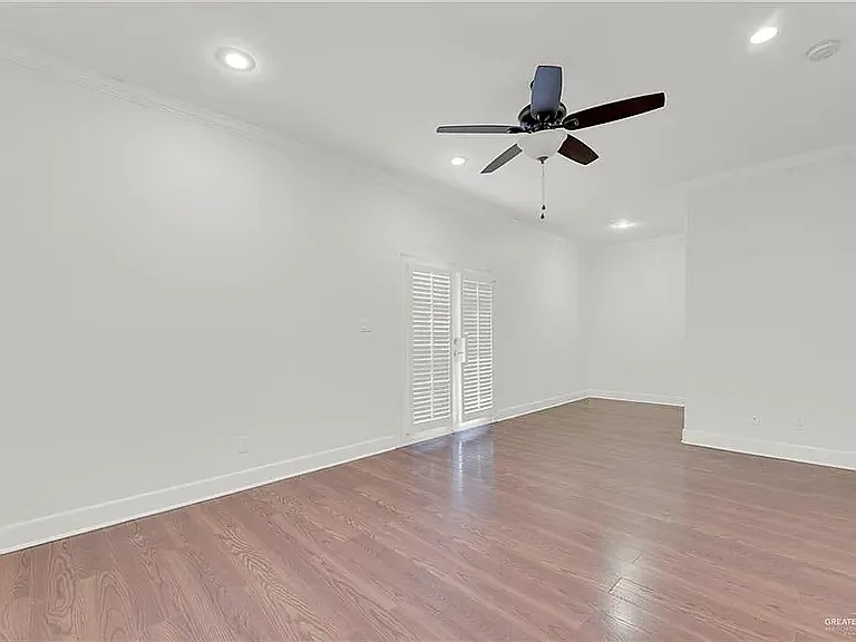 209 Robin Ave — Photo 8