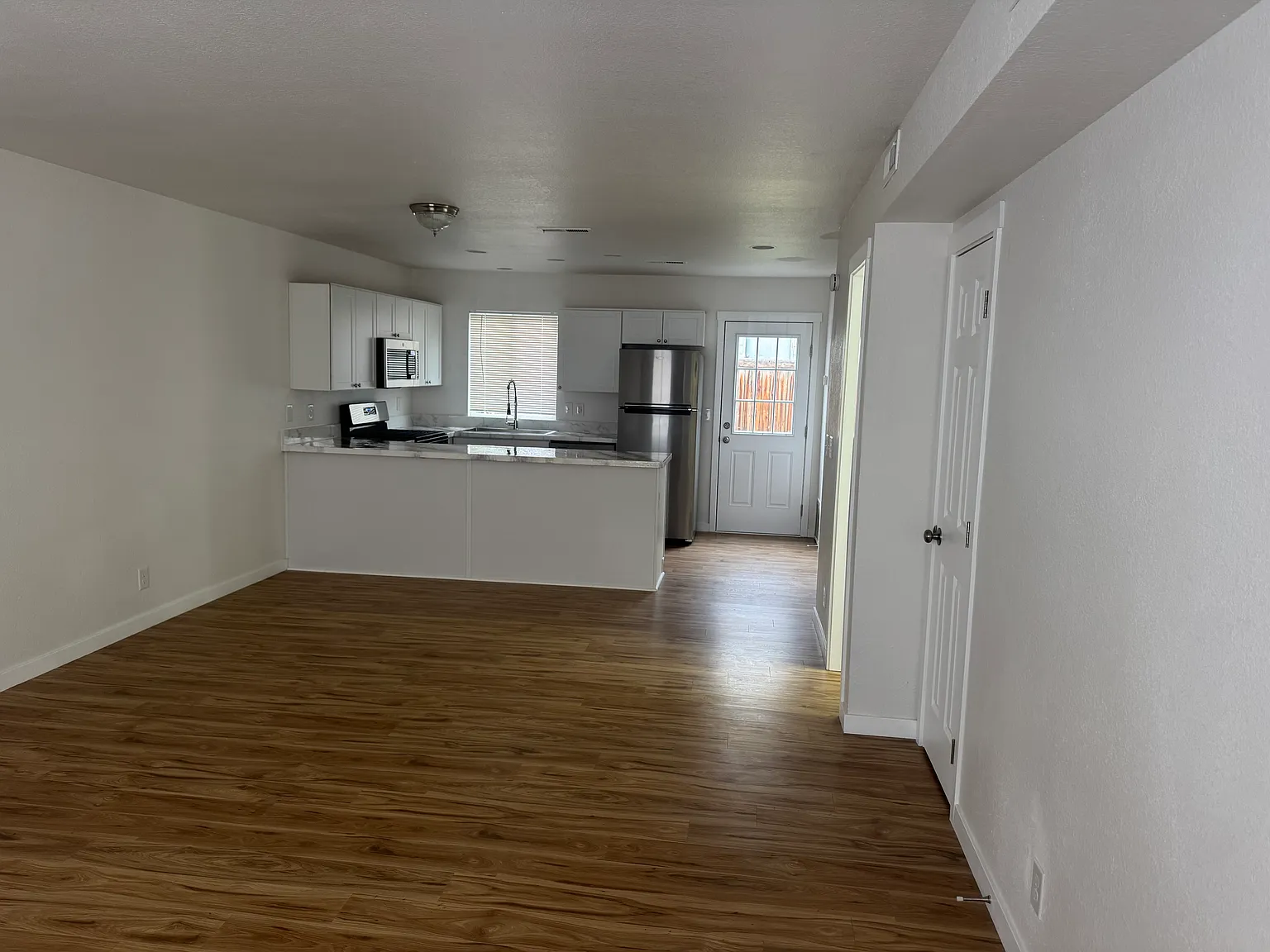 2 bed, 1.5 bath, 1116 sqft, $1,950 — Photo 4