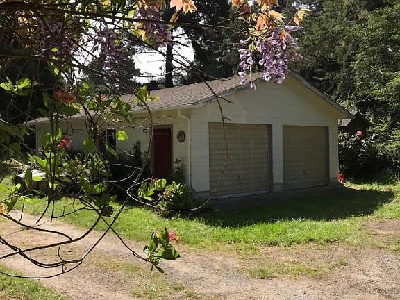 4th image of 18401 Georges Ln
