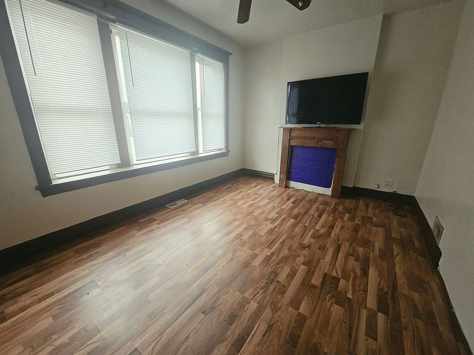 1st image of 725 W 69th St