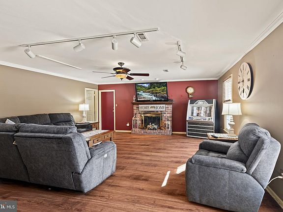 4th image of 1324 Highland Ave
