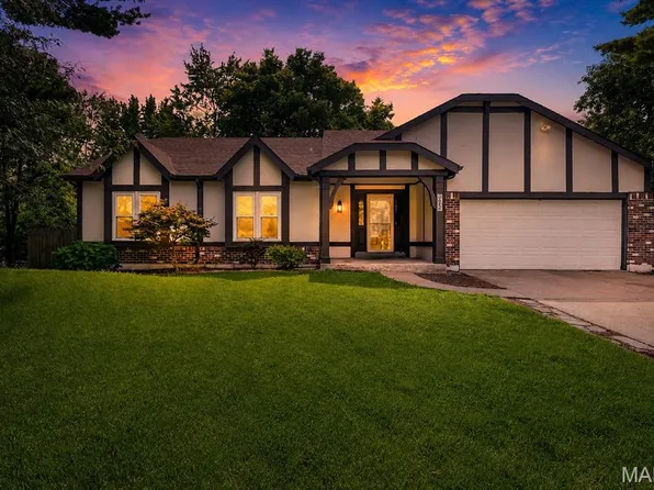 1035 Rosary Tree Ct, Florissant, MO 63031