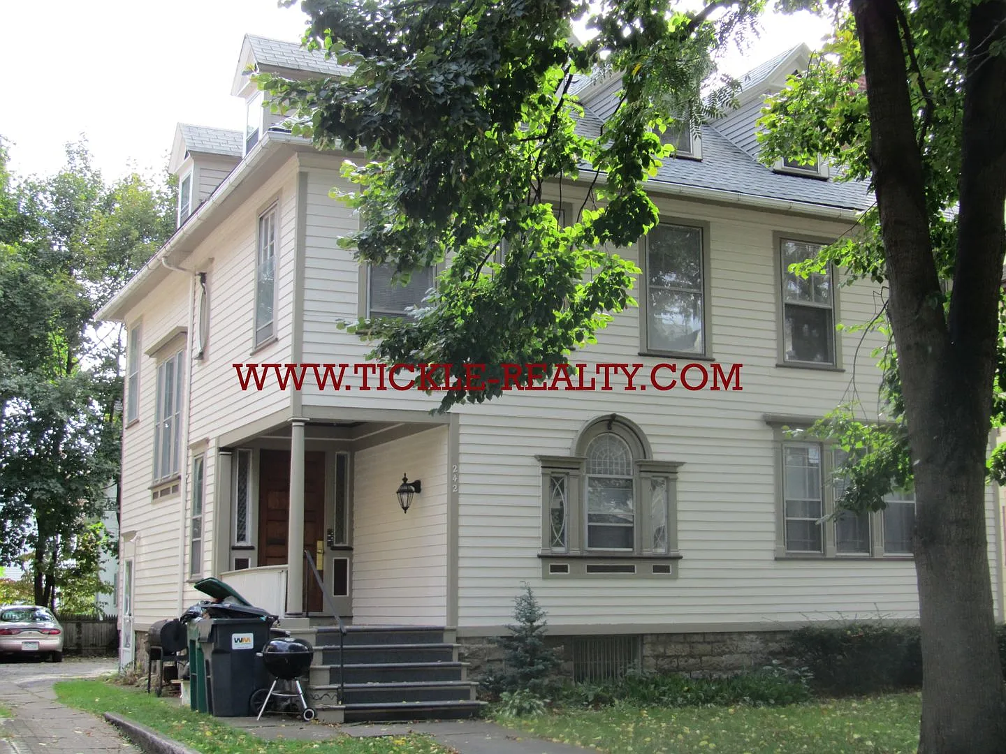 242 Oxford Street — Photo 2