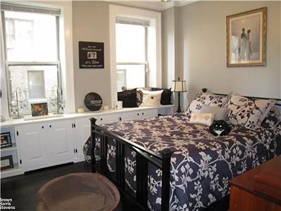 3rd image of 55 W 95th St #5