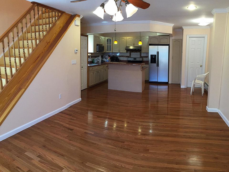 1st image of 198 Carpenter Ave