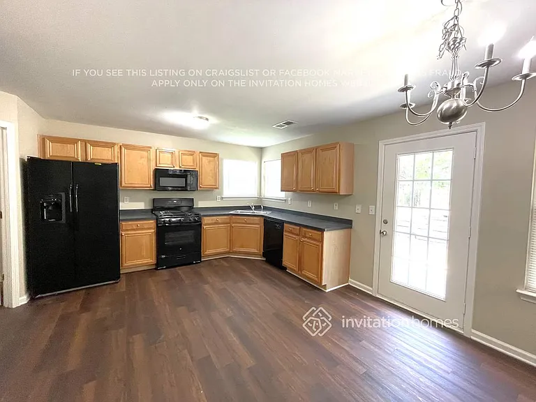 556 S Fortune Way — Photo 7
