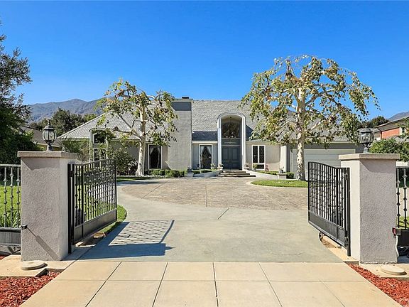 4th image of 215 Hacienda Dr