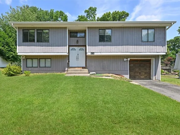 34 Carriage Lane, Spring Valley, NY 10977