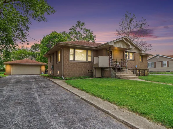 305 W 35th Ave, Griffith, IN 46319