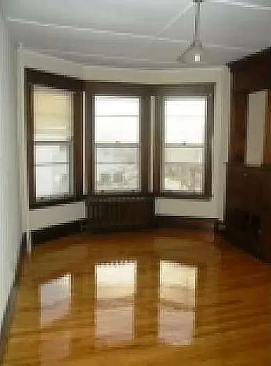 179 College St — Photo 4