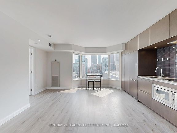 4th image of 155 Yorkville Ave #1704