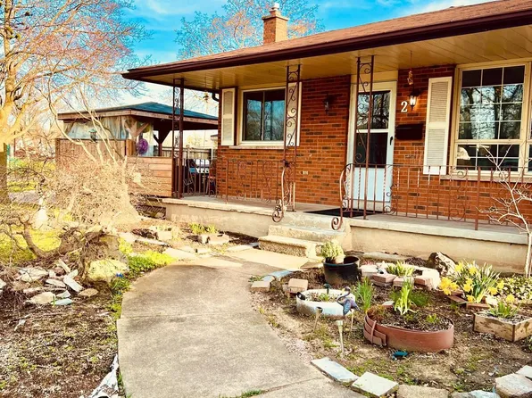 2 Shetland Cres, Saint Catharines, ON L2P 3P7