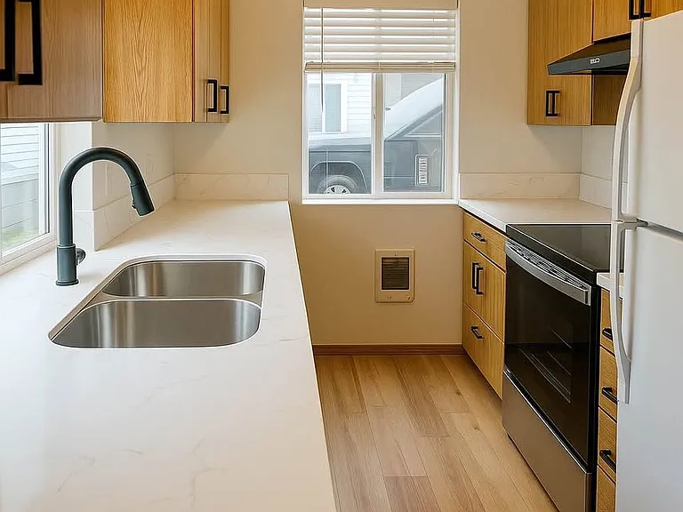 15526 SE Stark St — Photo 3